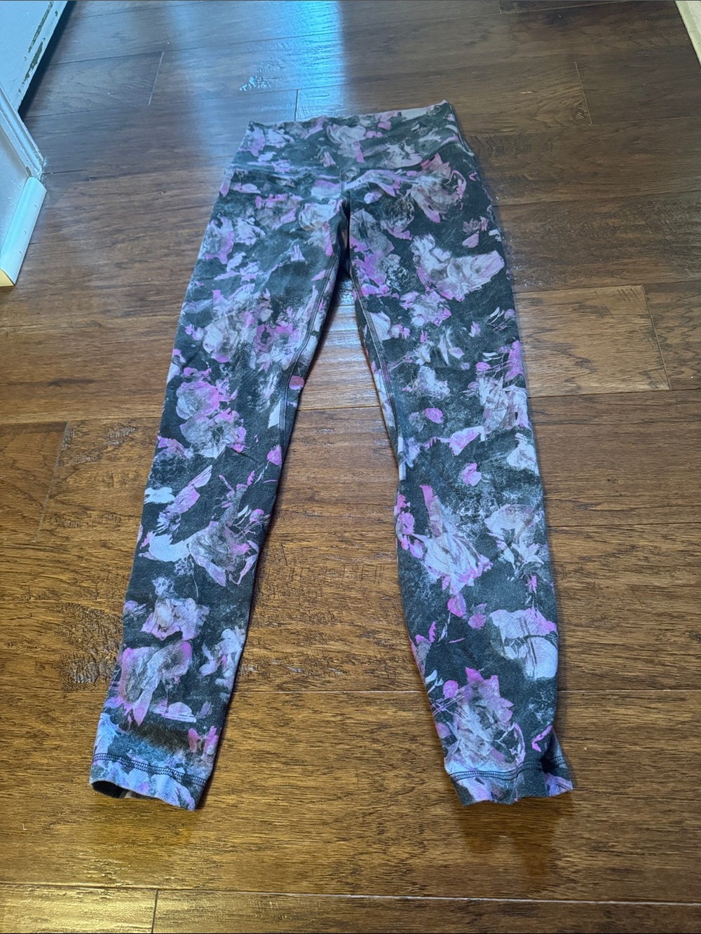 lululemon athletica Black & Purple Floral-Print Leggings